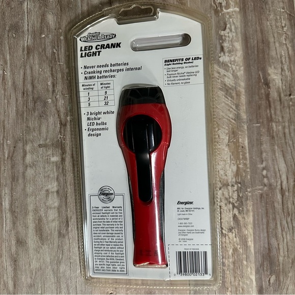 Energizer Weather Ready LED Crank Light Hurricane Camping NEW - Picture 2 of 2